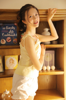 美女裸胸